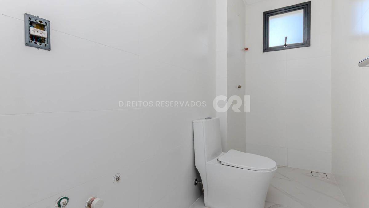 Apartamento com 4 suítes no Number One Tower Frente Mar no Centro em Itapema