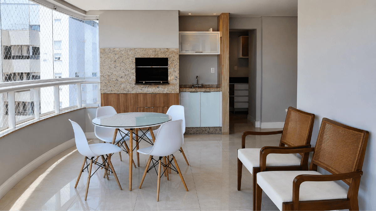 Apartamento Mobiliado com 3 Suítes no Edifício Solar do Tamarindo no Centro de Balneário Camboriú