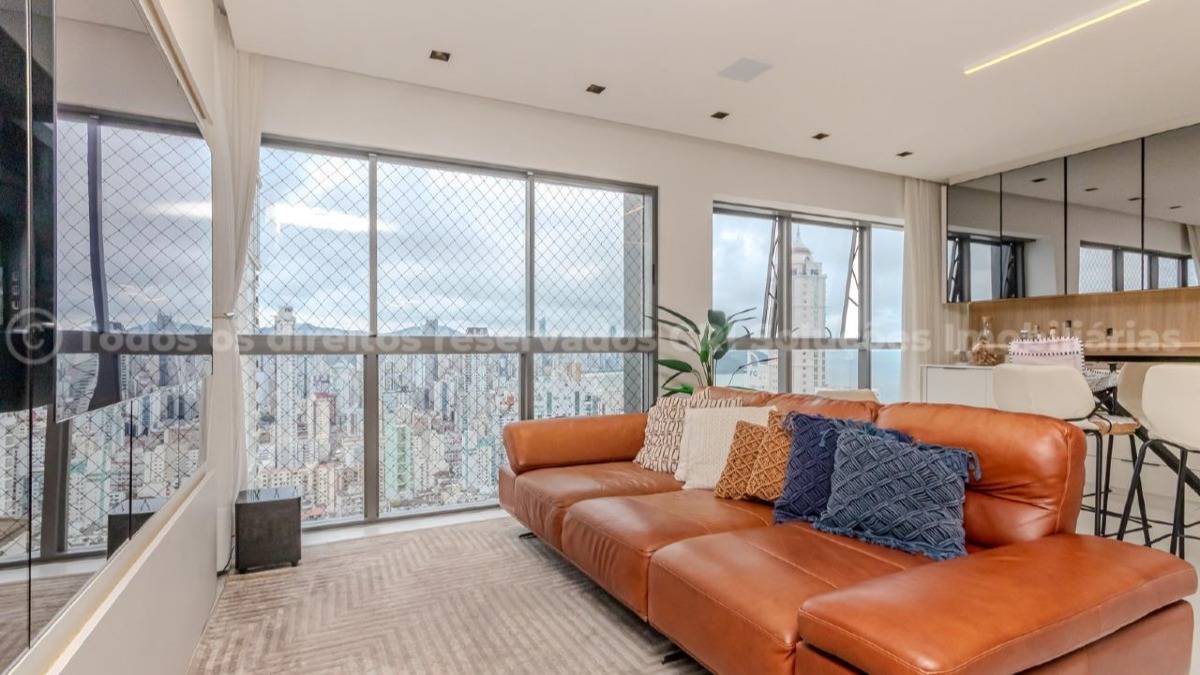  Apartamento com 4 Suítes no Edifício Royal Tower no Centro em Balneário Camboriú