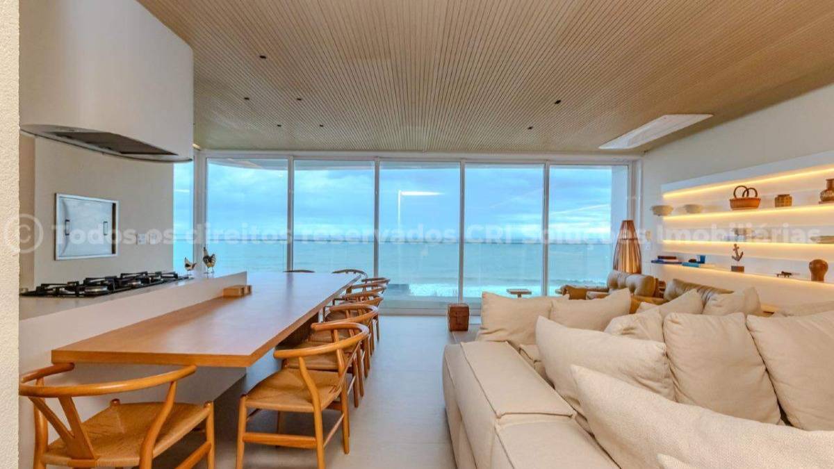 Apartamento mobiliado com 4 suítes no Le Blanc na Praia Brava de Itajaí
