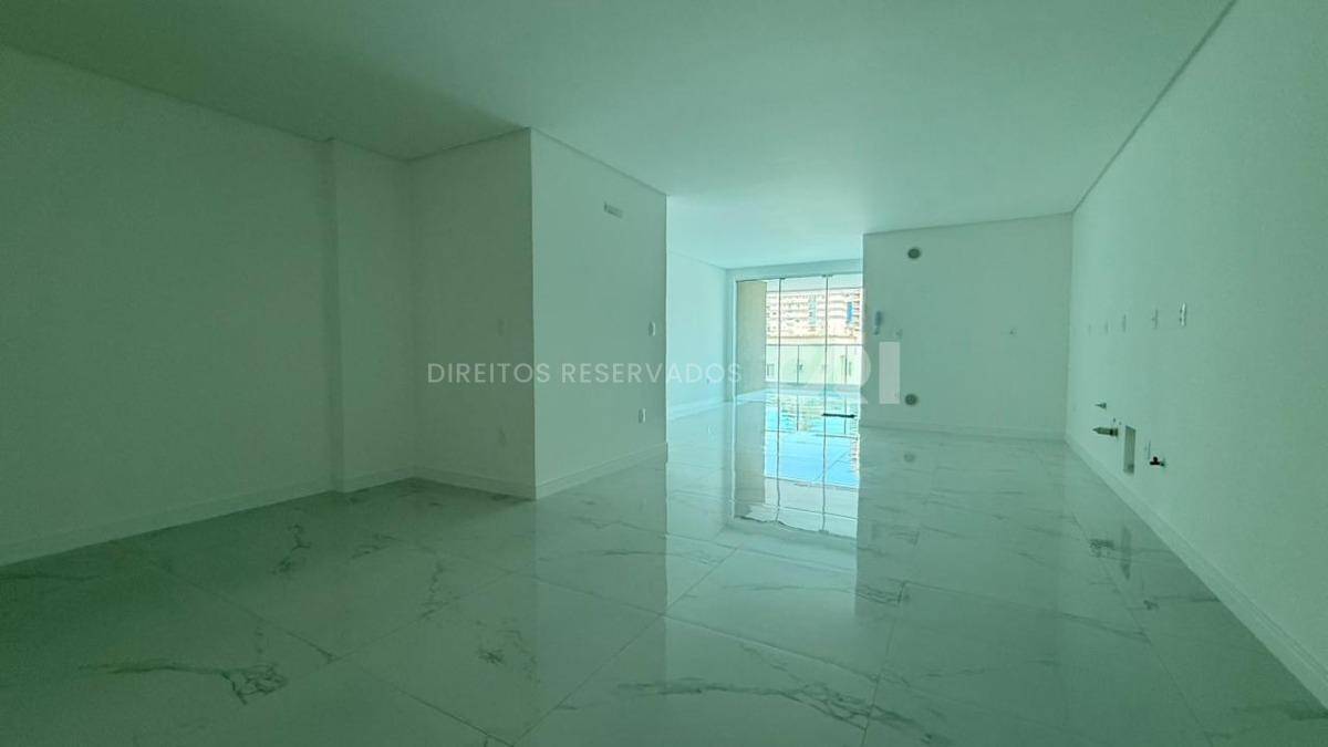 Apartamento com 3 Suítes no Edifício Sangiovese na Meia Praia, Itapema