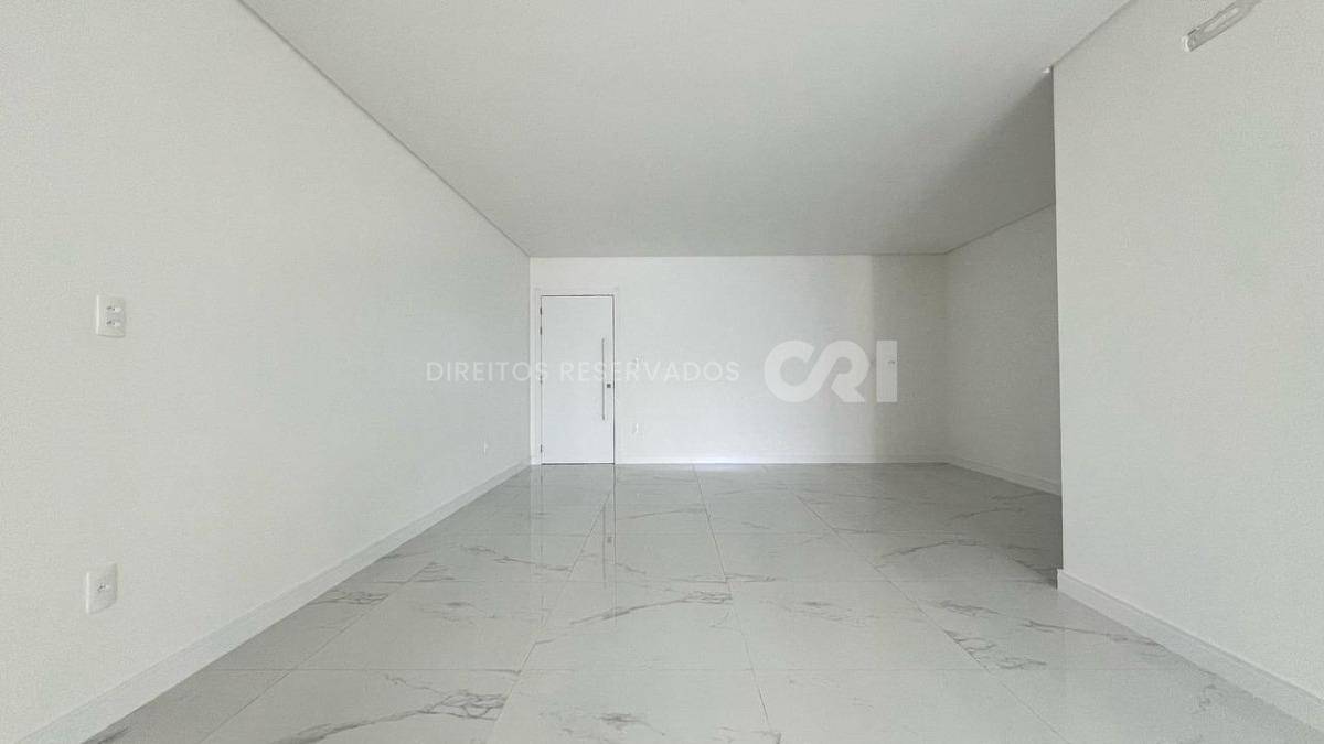 Apartamento com 3 Suítes no Edifício Sangiovese na Meia Praia, Itapema
