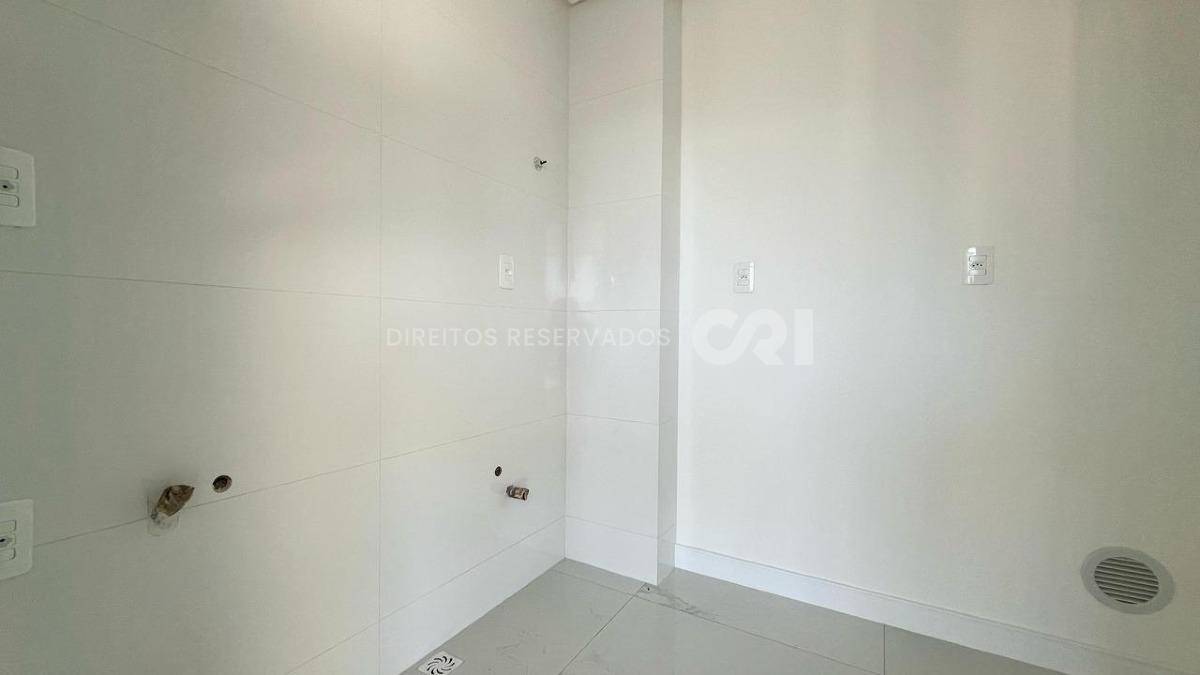 Apartamento com 3 Suítes no Edifício Sangiovese na Meia Praia, Itapema