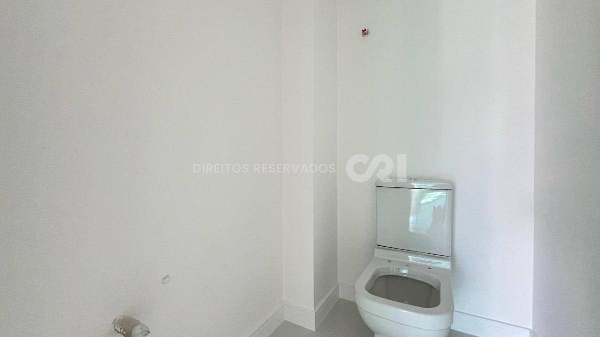 Apartamento com 3 Suítes no Edifício Sangiovese na Meia Praia, Itapema