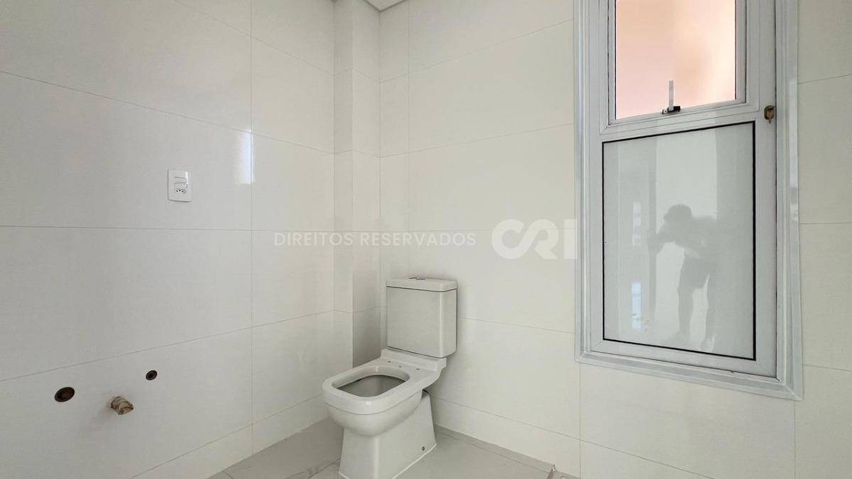 Apartamento com 3 Suítes no Edifício Sangiovese na Meia Praia, Itapema