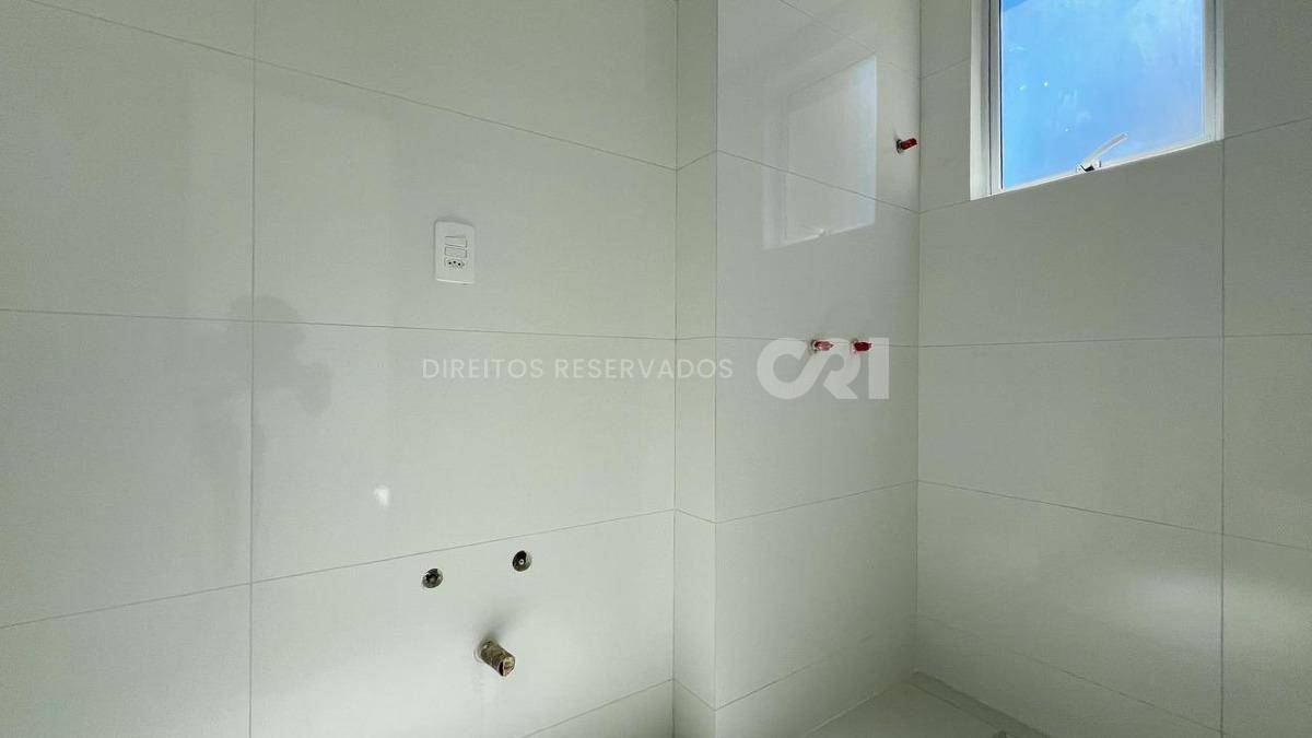 Apartamento com 3 Suítes no Edifício Sangiovese na Meia Praia, Itapema