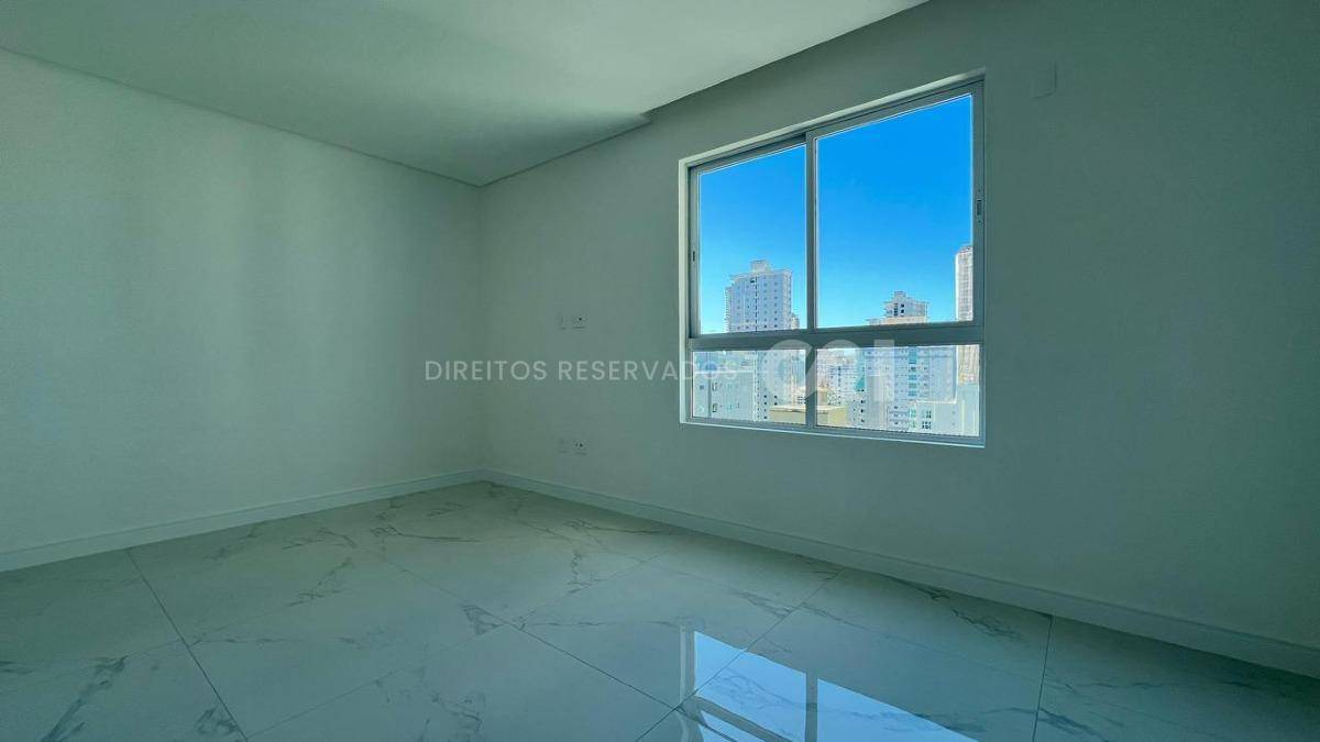 Apartamento com 3 Suítes no Edifício Sangiovese na Meia Praia, Itapema