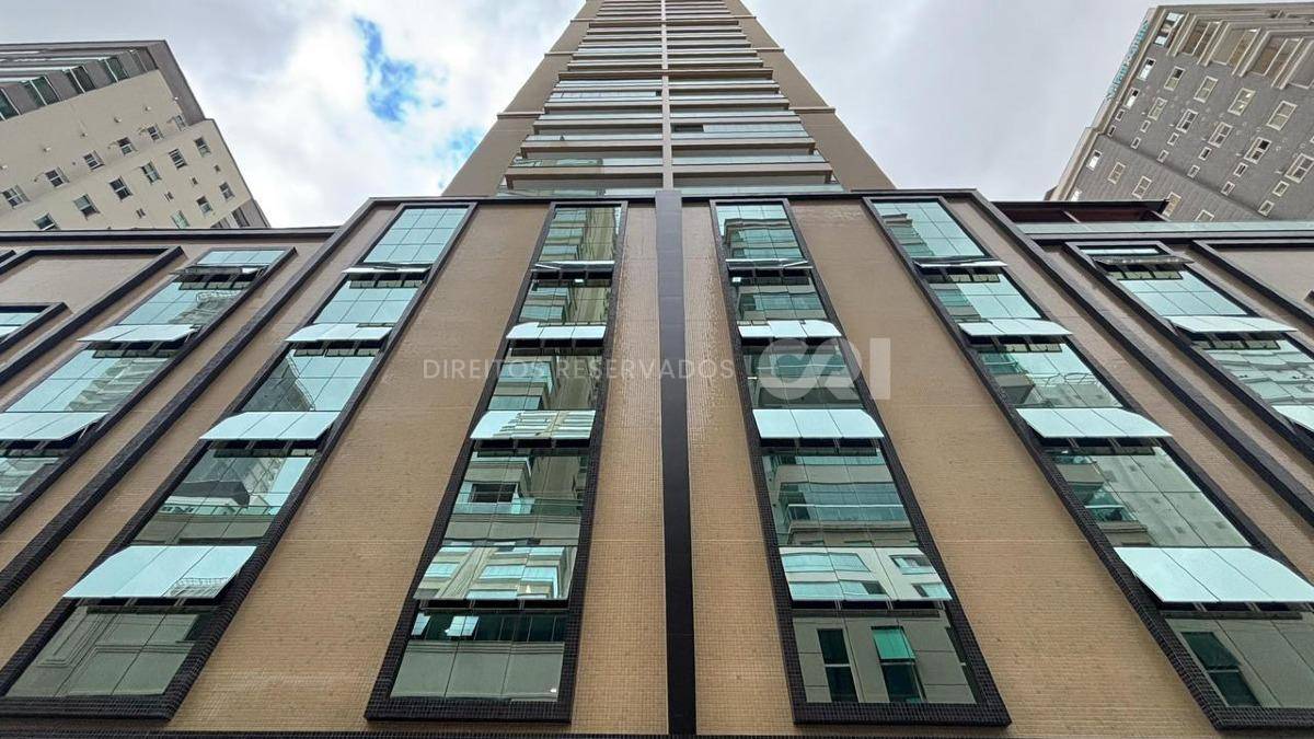 Apartamento com 3 Suítes no Edifício Sangiovese na Meia Praia, Itapema