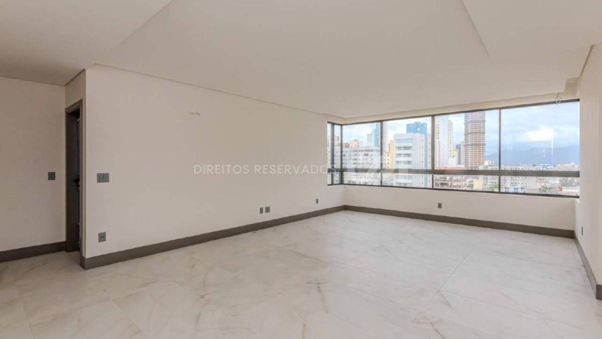Apartamento com 03 suítes no Edifício Green Ocean no Centro em Balneário Camboriú