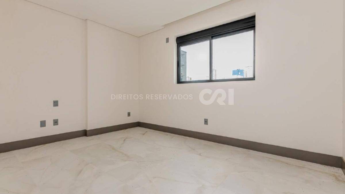 Apartamento com 03 suítes no Edifício Green Ocean no Centro em Balneário Camboriú