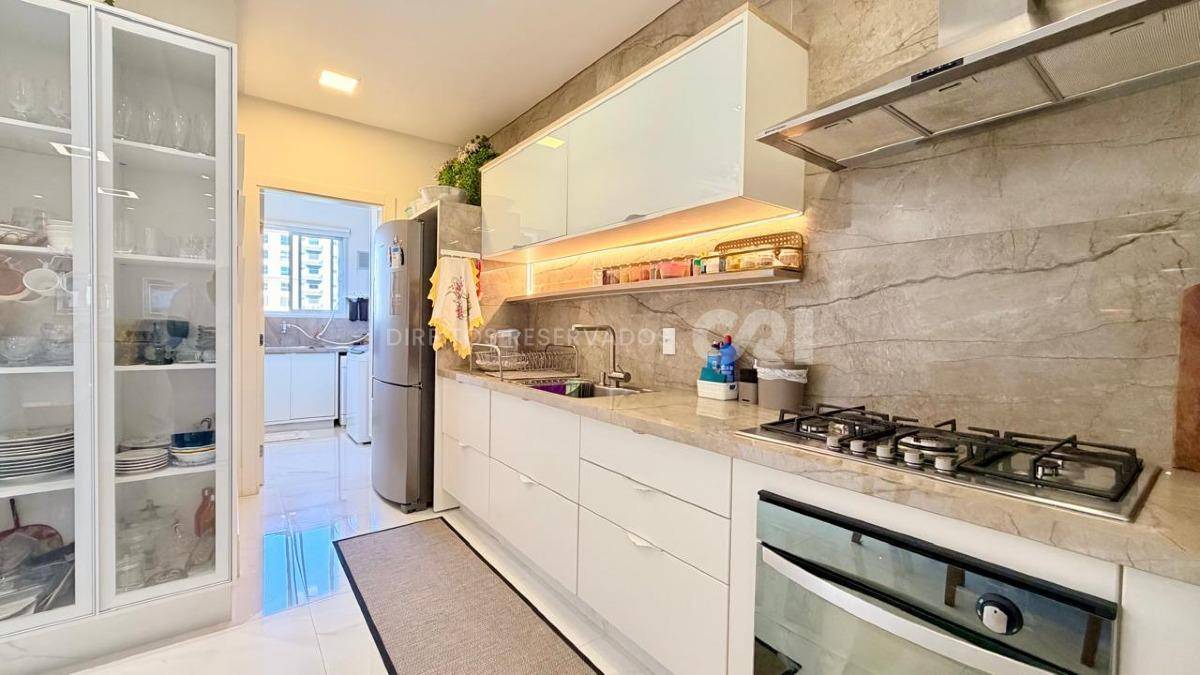 Apartamento com 4 Suítes no Belvedere no Centro de Itapema
