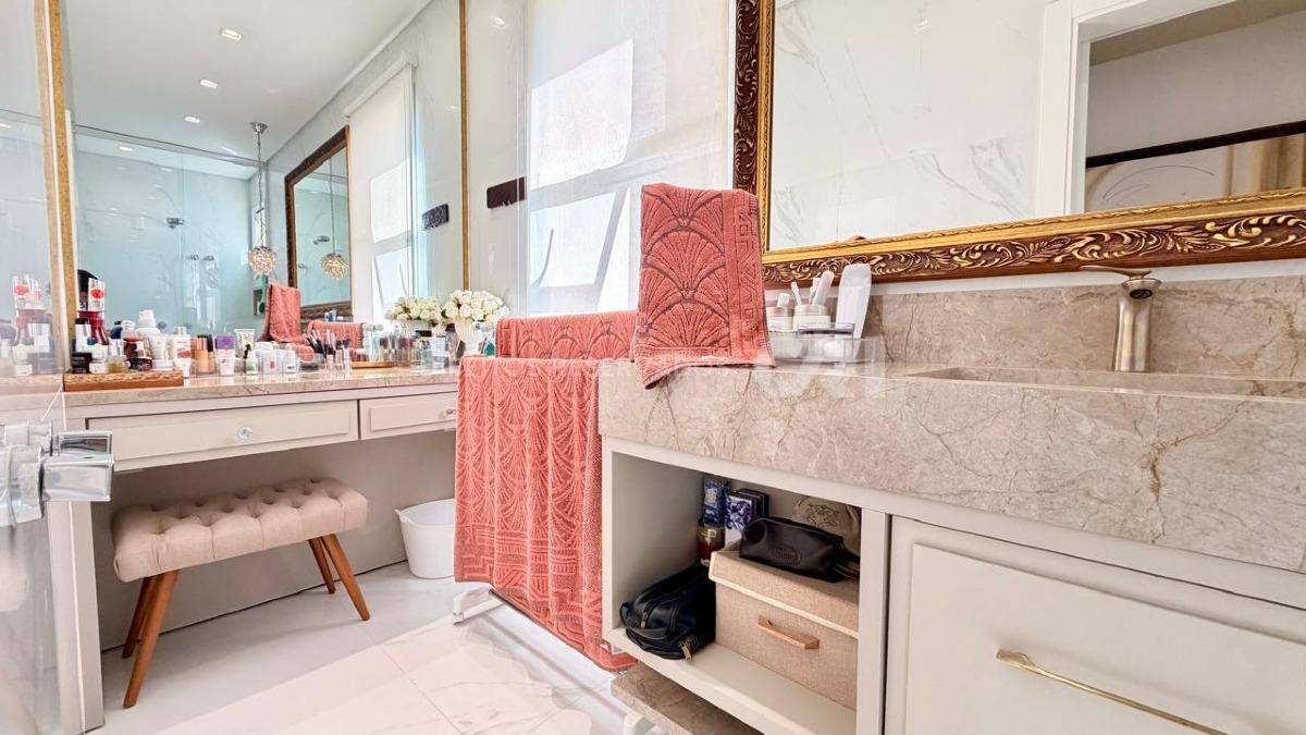 Apartamento com 4 Suítes no Belvedere no Centro de Itapema