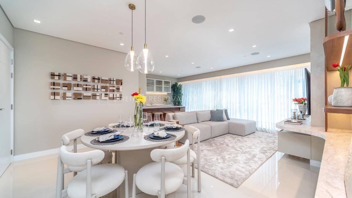 Apartamento com 4 Suítes no Edifício Vitra no Centro de Balneário Camboriú