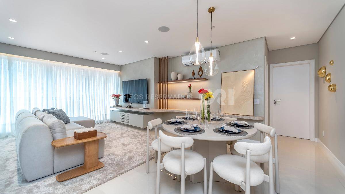 Apartamento com 4 Suítes no Edifício Vitra no Centro de Balneário Camboriú