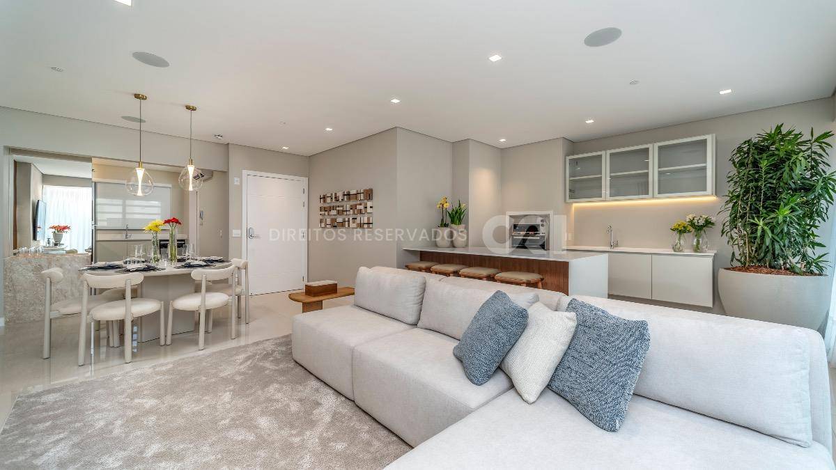 Apartamento com 4 Suítes no Edifício Vitra no Centro de Balneário Camboriú