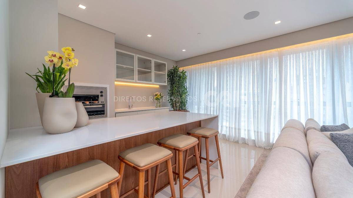 Apartamento com 4 Suítes no Edifício Vitra no Centro de Balneário Camboriú