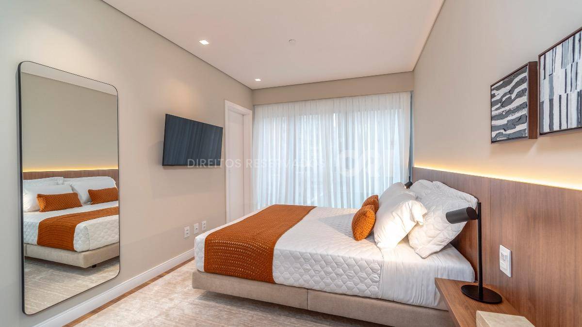 Apartamento com 4 Suítes no Edifício Vitra no Centro de Balneário Camboriú