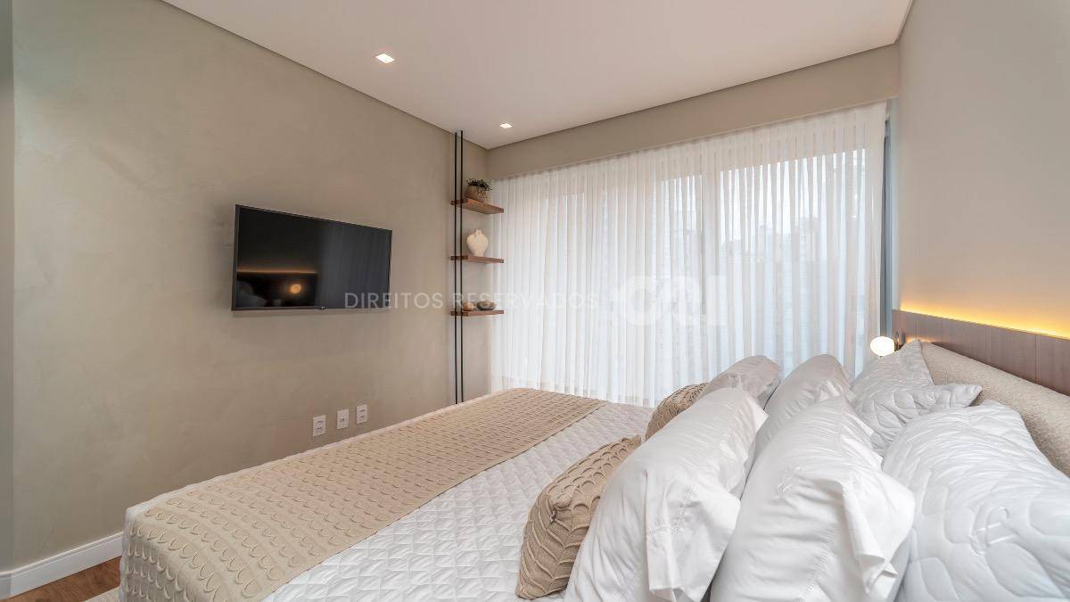 Apartamento com 4 Suítes no Edifício Vitra no Centro de Balneário Camboriú