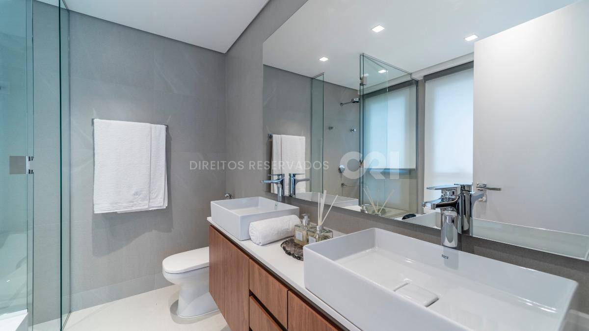 Apartamento com 4 Suítes no Edifício Vitra no Centro de Balneário Camboriú