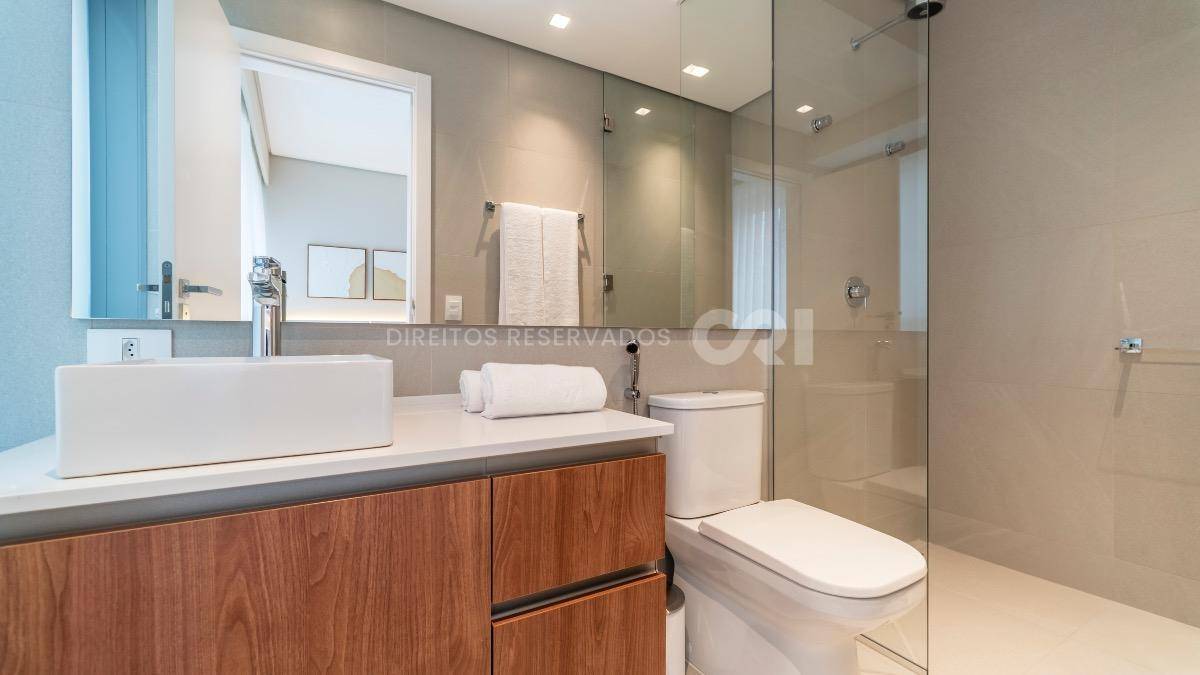 Apartamento com 4 Suítes no Edifício Vitra no Centro de Balneário Camboriú