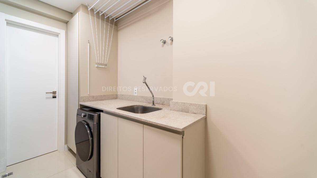 Apartamento com 4 Suítes no Edifício Vitra no Centro de Balneário Camboriú