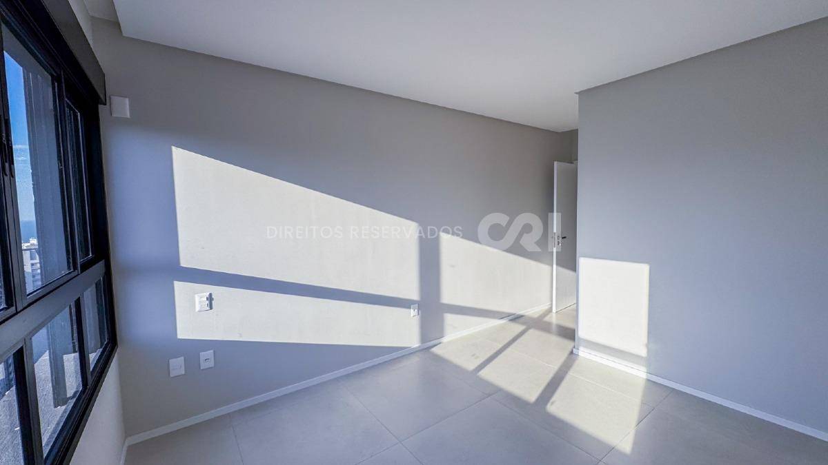 Apartamento com 3 Suítes no La Joie em Meia Praia, Itapema