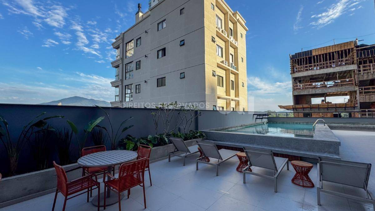 Apartamento com 3 Suítes no La Joie em Meia Praia, Itapema