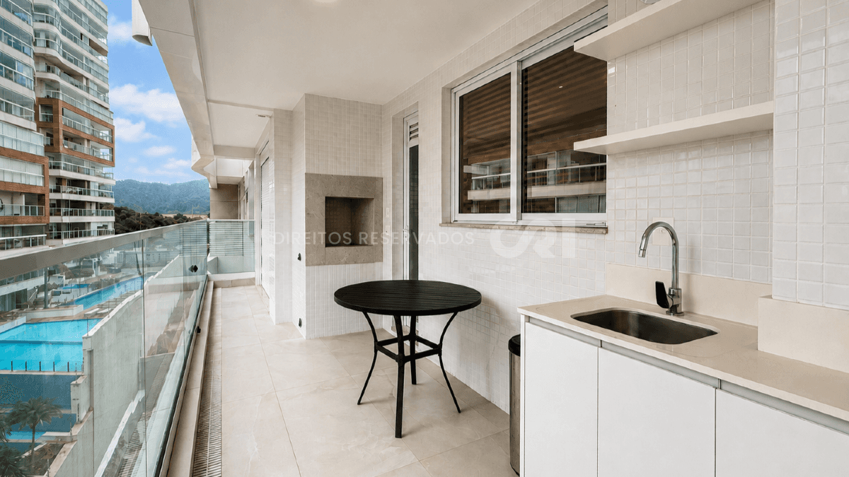 Apartamento com 3 Suítes no Edifício Le Blanc na Praia Brava em Itajaí