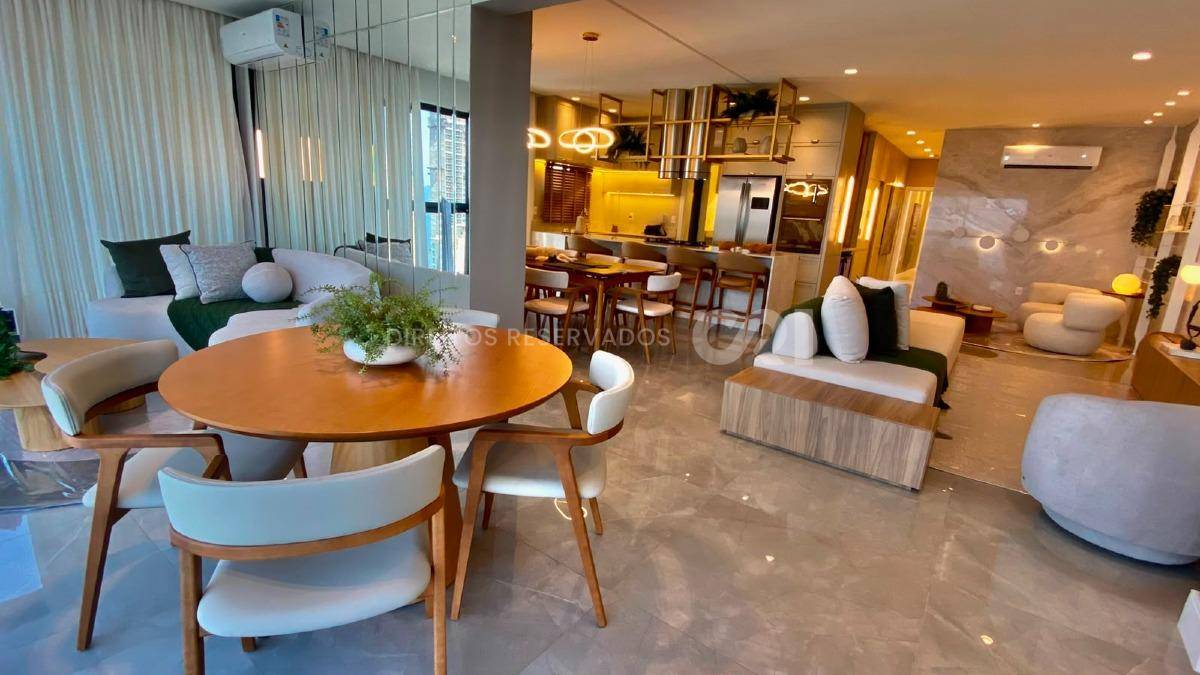Apartamento Showroom com 4 Suítes no Shard Tower em Meia Praia, Itapema