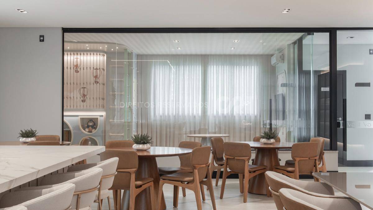 Apartamento no Edifício Impéria Del Mare com 03 suítes na Meia Praia em Itapema