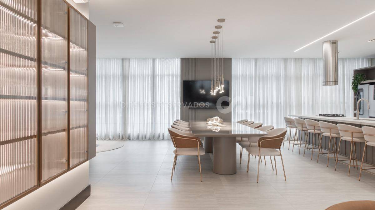 Apartamento no Edifício Impéria Del Mare com 03 suítes na Meia Praia em Itapema
