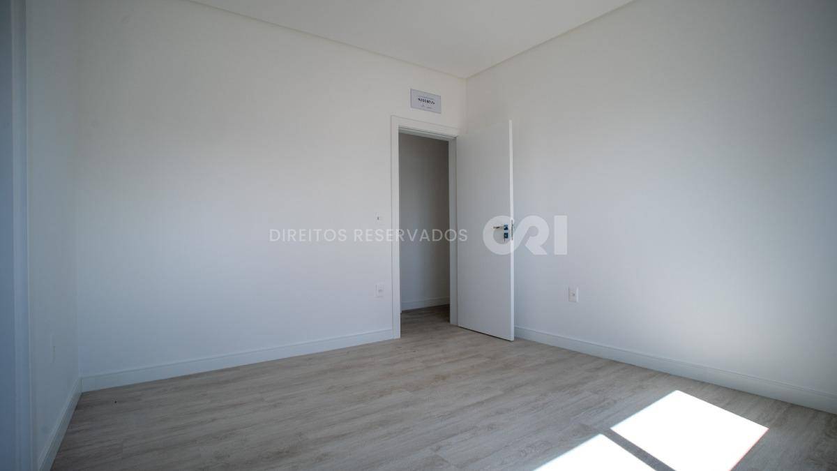 Apartamento à venda com 3 suítes no Shard Tower em Itapema