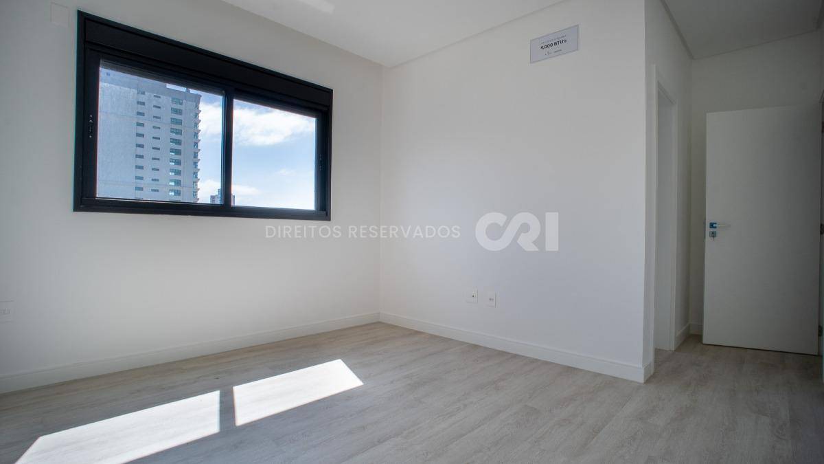 Apartamento à venda com 3 suítes no Shard Tower em Itapema