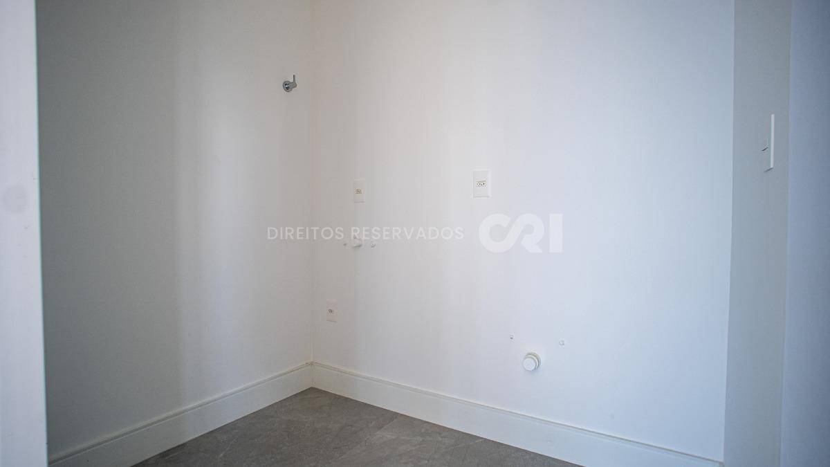 Apartamento à venda com 3 suítes no Shard Tower em Itapema