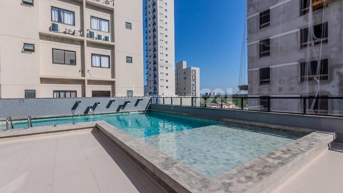 Apartamento com 3 Suítes no La Joie em Meia Praia, Itapema