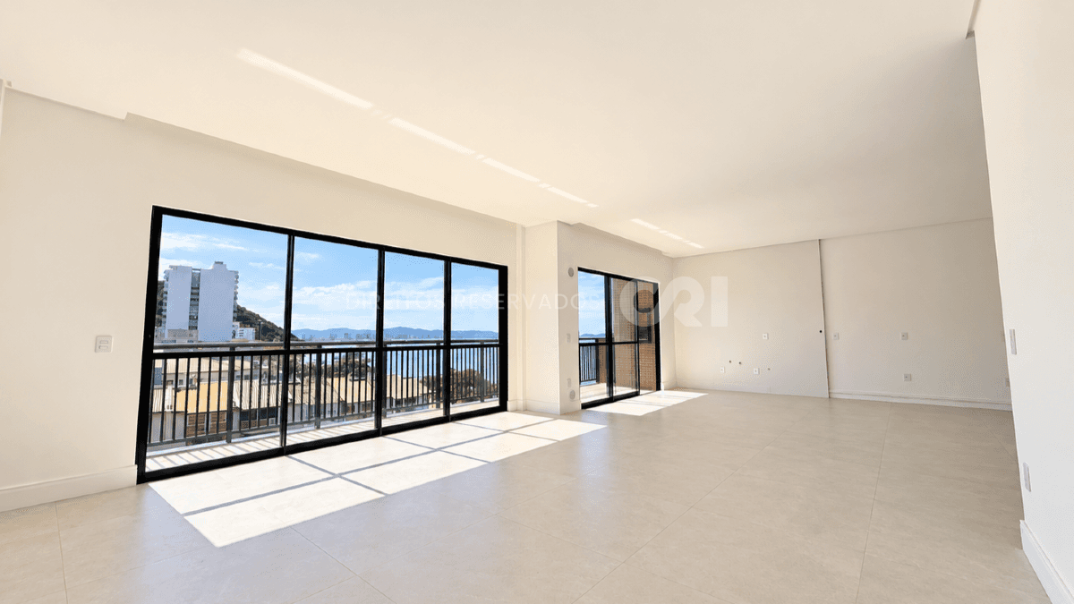Apartamento Duplex Frente Mar com 3 Suítes no La Plage em Cabeçudas, Itajaí