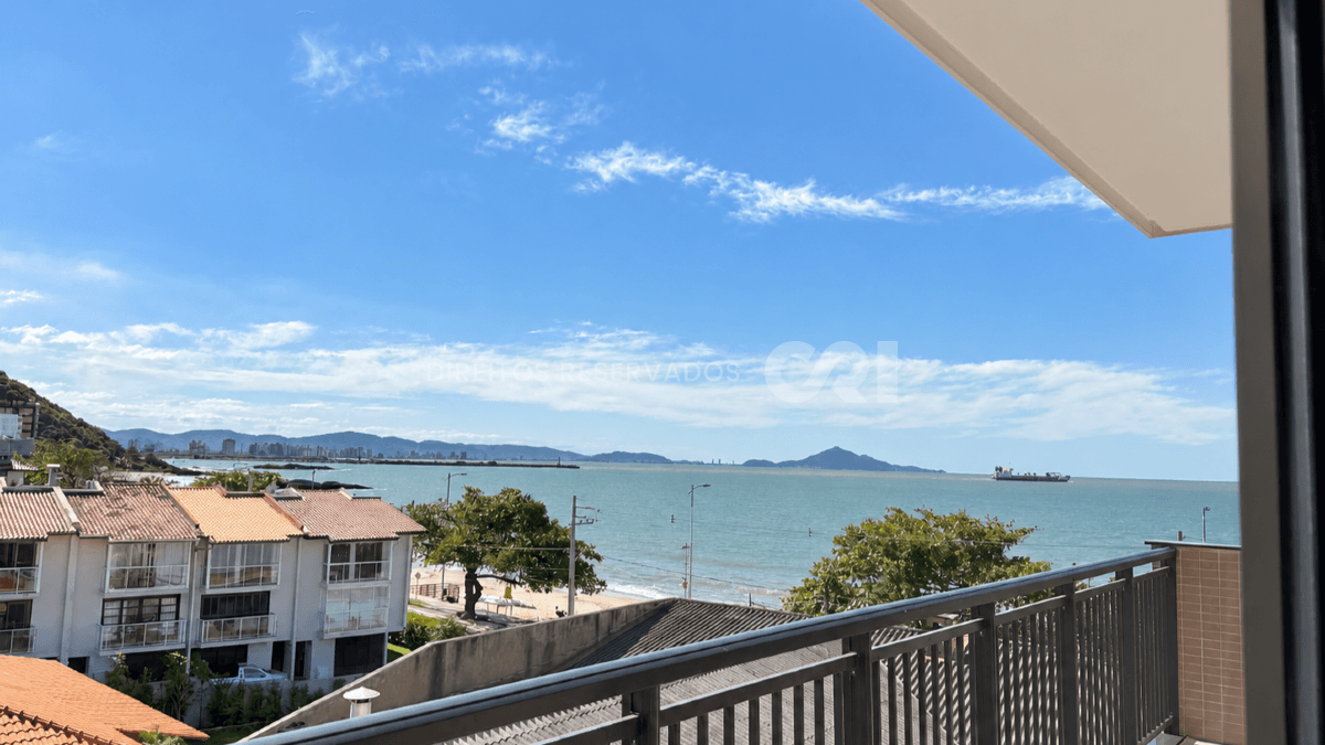 Apartamento Duplex Frente Mar com 3 Suítes no La Plage em Cabeçudas, Itajaí