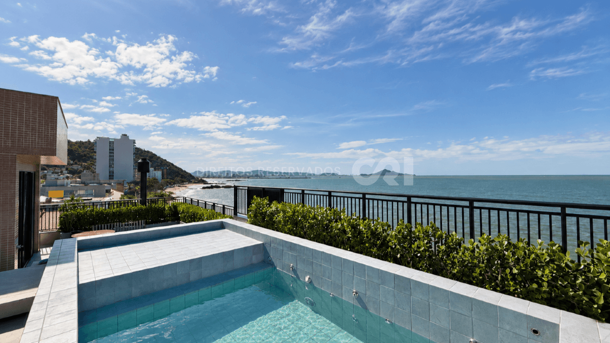 Apartamento Frente Mar Mobiliado com 3 Suítes no La Plage em Cabeçudas, Itajaí