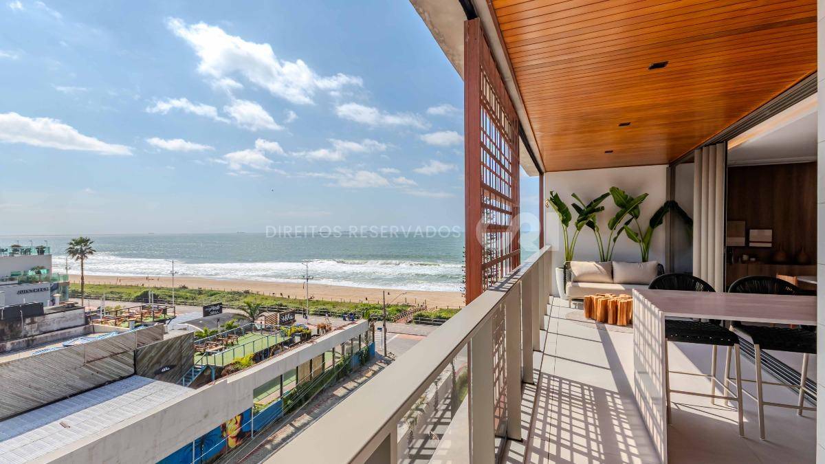 Apartamento Frente Mar com 3 Suítes no Tirreno Residenziale na Praia Brava em Itajaí