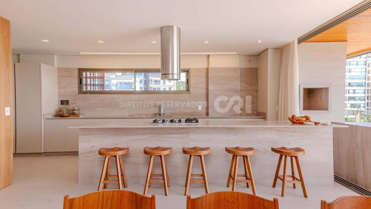 Apartamento Frente Mar com 3 Suítes no Tirreno Residenziale na Praia Brava em Itajaí
