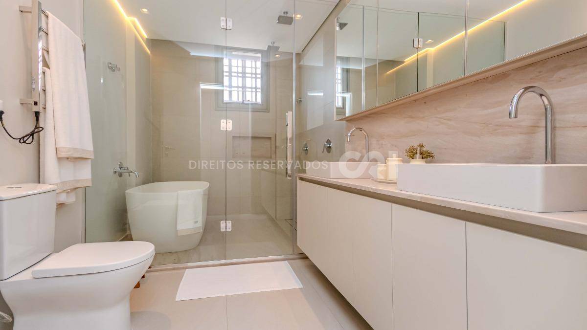 Apartamento Frente Mar com 3 Suítes no Tirreno Residenziale na Praia Brava em Itajaí