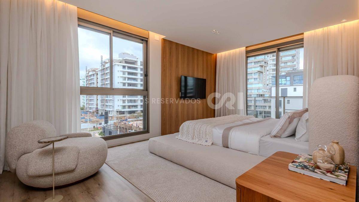 Apartamento Frente Mar com 3 Suítes no Tirreno Residenziale na Praia Brava em Itajaí