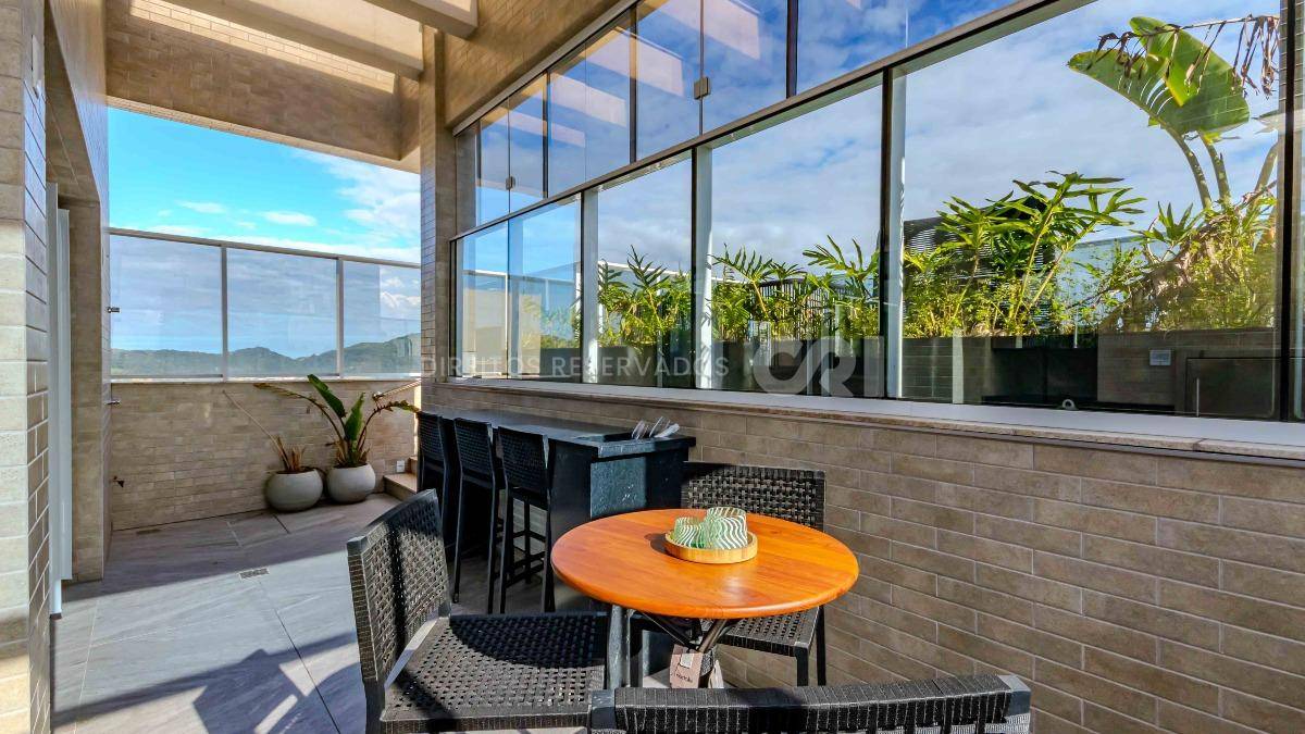 Cobertura duplex com 3 suítes no Hamptons Village no Centro de Balneário Camboriú