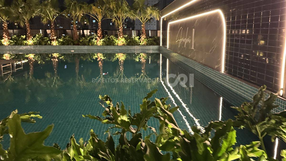 Apartamento com 4 suítes no Shanghai Tower na Meia Praia em Itapema