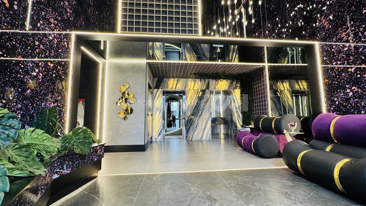 Apartamento 203m² com 4 Suítes no Edifício Shanghai Tower na Meia Praia Itapema