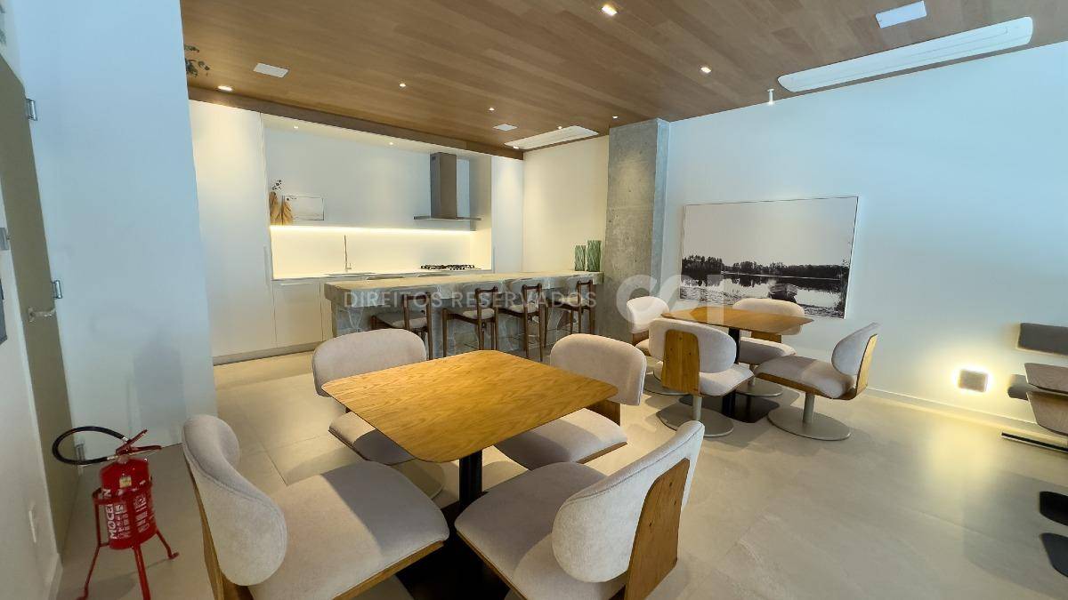 Apartamento com 3 suítes e 2 vagas no Edifício DOM no Centro em Balneário Camboriú