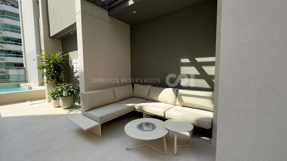 Apartamento com 3 suítes e 2 vagas no Edifício DOM no Centro em Balneário Camboriú