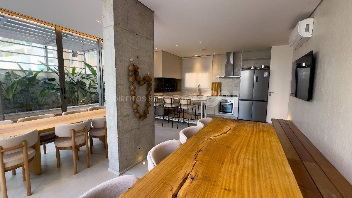 Apartamento com 3 suítes e 2 vagas no Edifício DOM no Centro em Balneário Camboriú