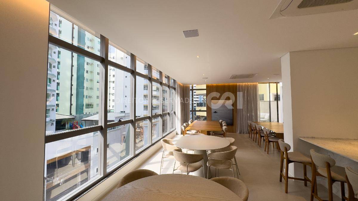 Apartamento com 3 suítes e 2 vagas no Edifício DOM no Centro em Balneário Camboriú
