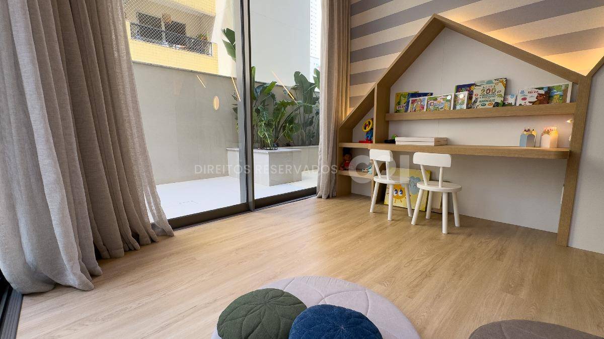 Apartamento com 3 suítes e 2 vagas no Edifício DOM no Centro em Balneário Camboriú